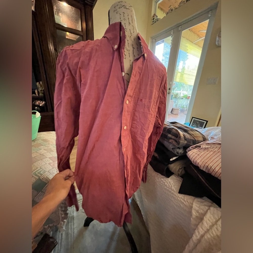 Izod men’s beautiful shirt size medium!